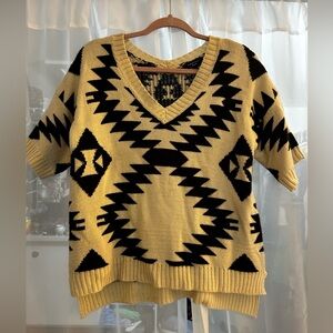 Short-sleeved sweater.